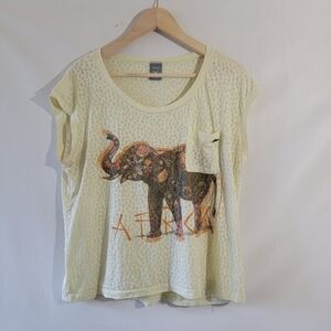 Hering AFRICA Elephant Graphic Tee Sz M Yellow Tan Short Sleeve Sheer Safari